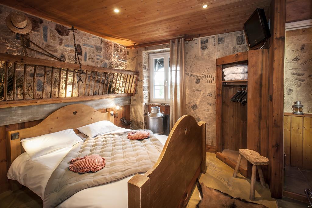 Hotel Le Rocher Blanc Albaret-Sainte-Marie Room photo